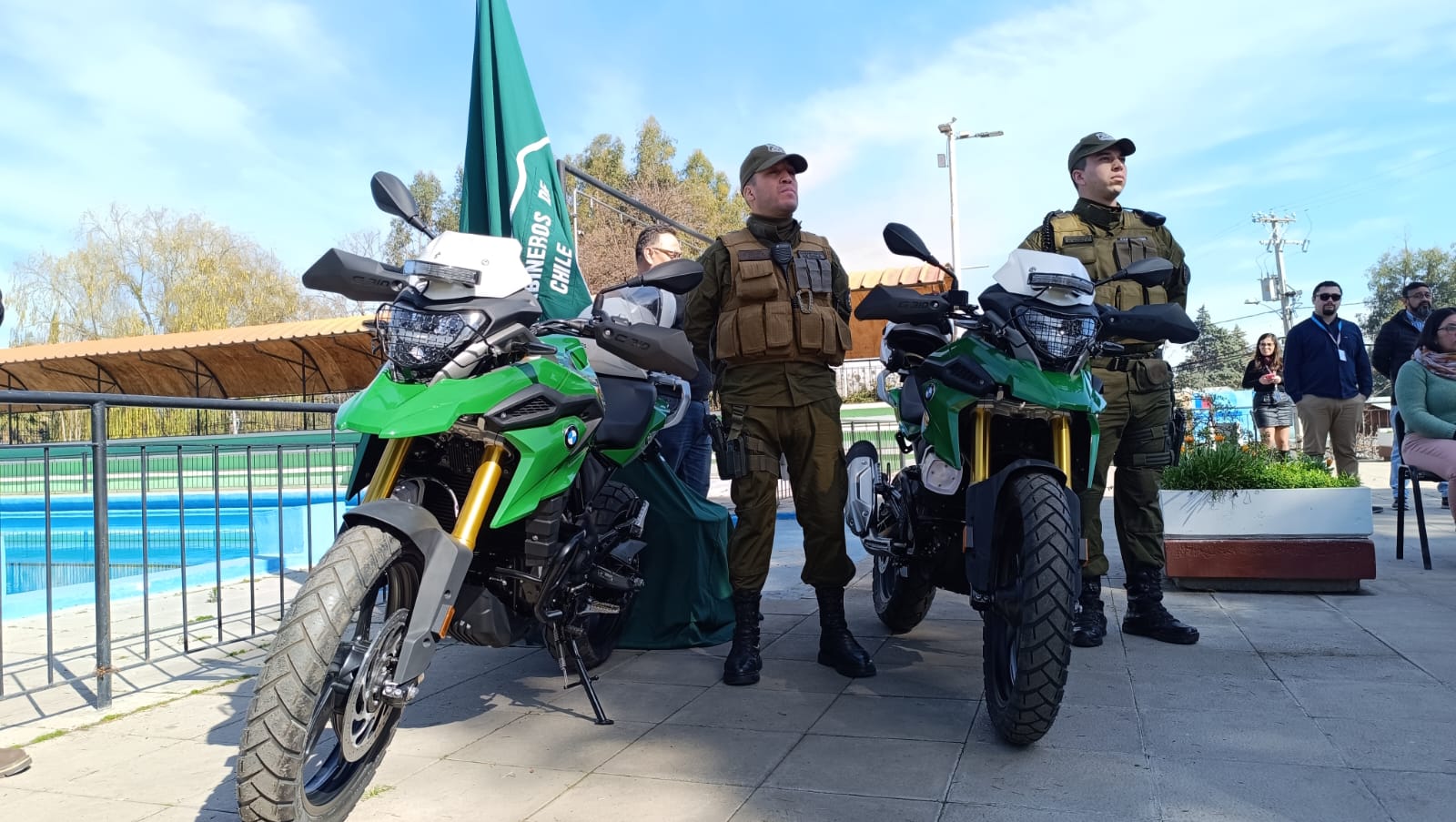 Municipio de Machalí entrega 2 motocicletas a Carabineros